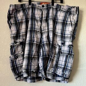 Men’s cargo striped shorts